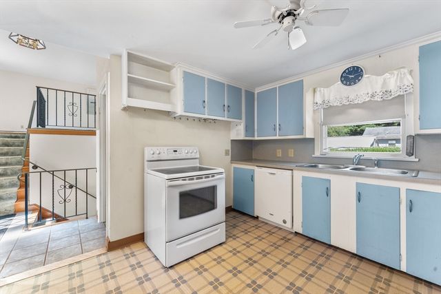 48 Westbrook Dr, Seekonk, MA 02771