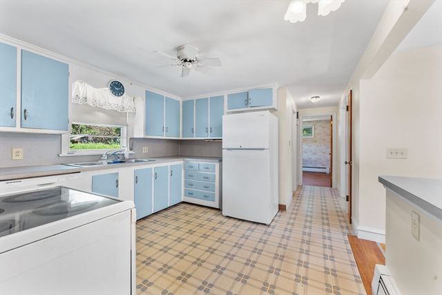 48 Westbrook Dr, Seekonk, MA 02771