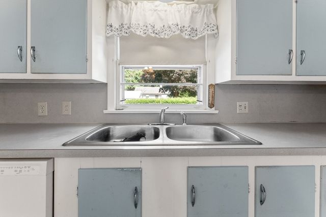 48 Westbrook Dr, Seekonk, MA 02771