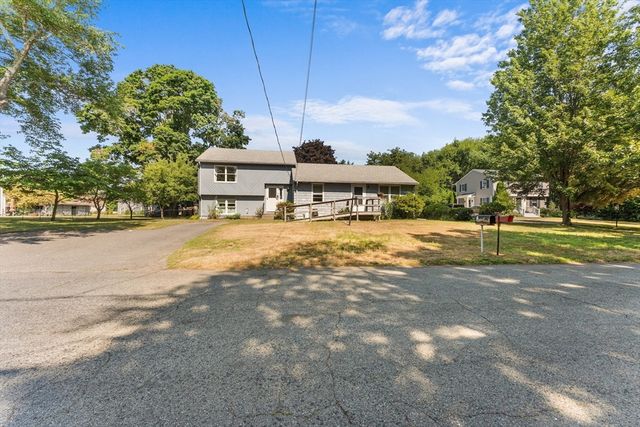 48 Westbrook Dr, Seekonk, MA 02771
