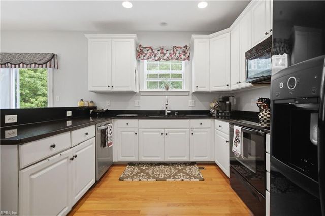 3 Volunteer TRL, Poquoson, VA 23662