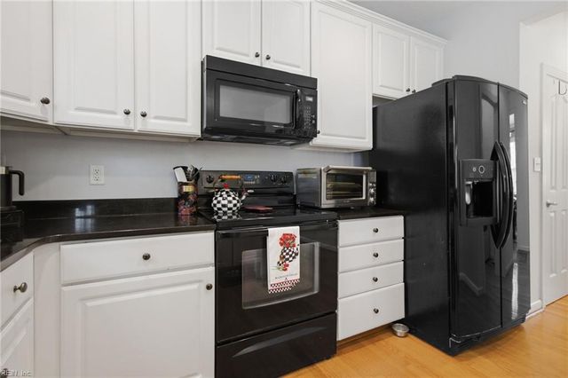 3 Volunteer TRL, Poquoson, VA 23662