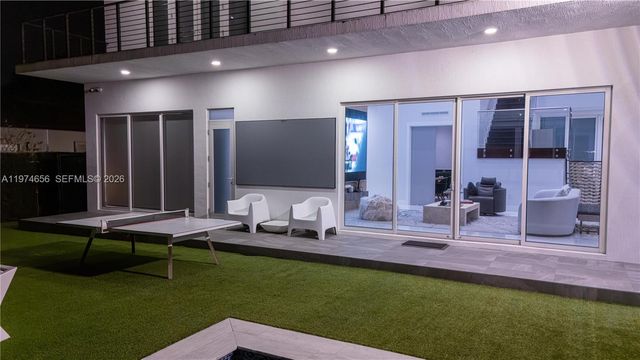 10181 NW 27th St, Doral, FL 33172