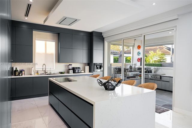 10181 NW 27th St, Doral, FL 33172