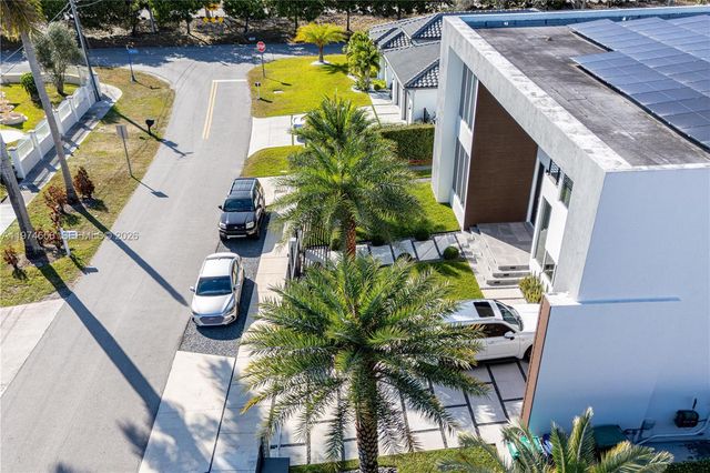 10181 NW 27th St, Doral, FL 33172