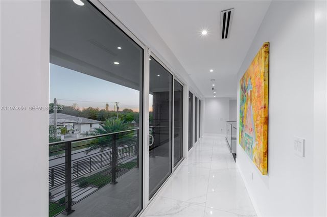 10181 NW 27th St, Doral, FL 33172