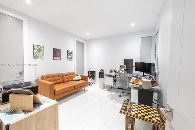 10181 NW 27th St, Doral, FL 33172