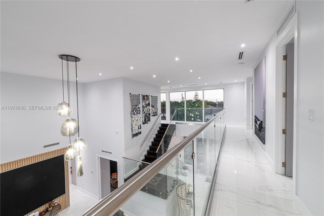 10181 NW 27th St, Doral, FL 33172