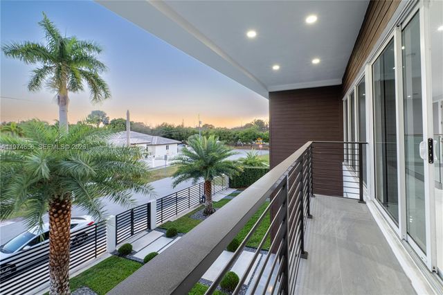 10181 NW 27th St, Doral, FL 33172