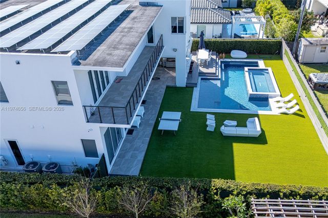 10181 NW 27th St, Doral, FL 33172