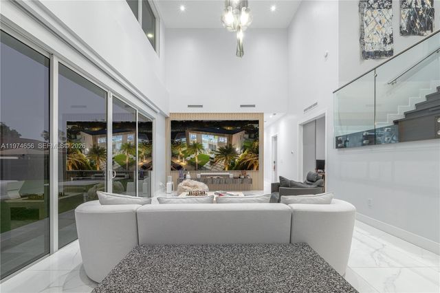 10181 NW 27th St, Doral, FL 33172