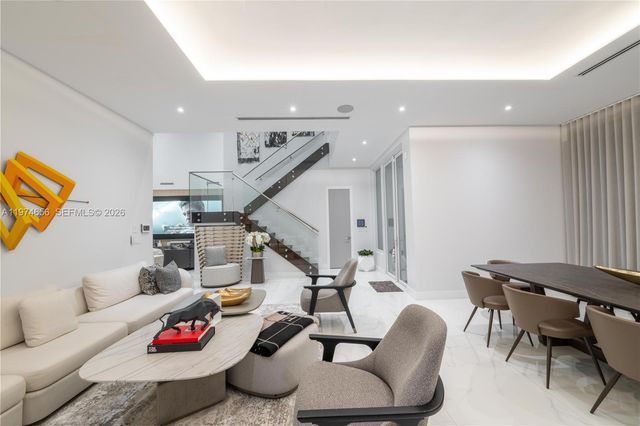 10181 NW 27th St, Doral, FL 33172