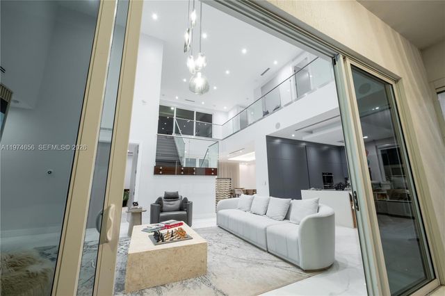 10181 NW 27th St, Doral, FL 33172