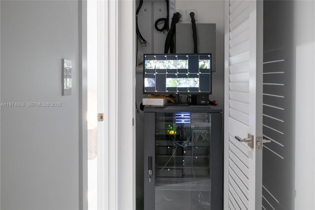 10181 NW 27th St, Doral, FL 33172