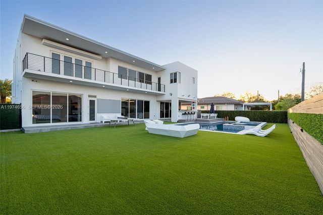 10181 NW 27th St, Doral, FL 33172