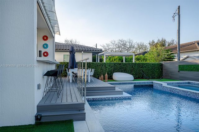 10181 NW 27th St, Doral, FL 33172