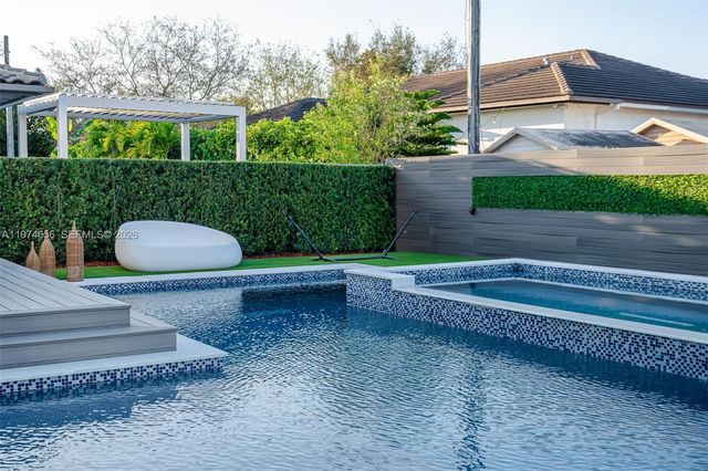 10181 NW 27th St, Doral, FL 33172