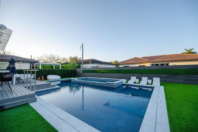 10181 NW 27th St, Doral, FL 33172