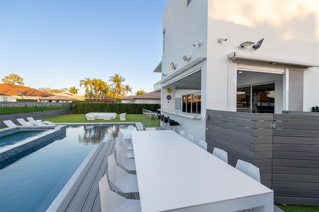 10181 NW 27th St, Doral, FL 33172