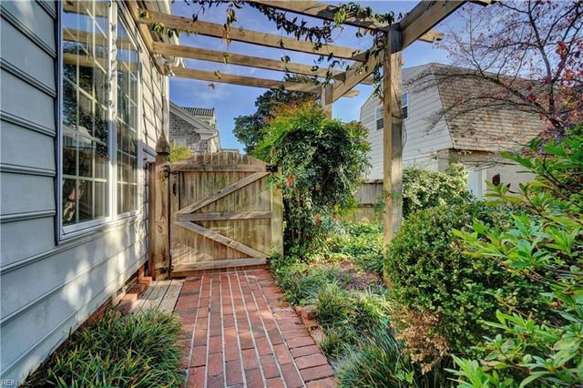 1017 Cambridge CRES, Norfolk, VA 23508