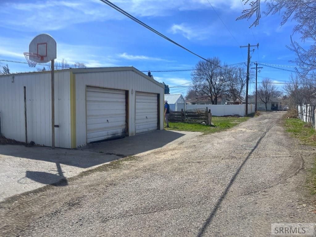 Image 20 of property listing at 961 S Stout, Blackfoot, ID 83221