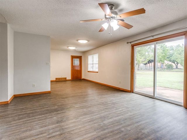 1639 Westbrooke Terrace, Norman, OK 73072