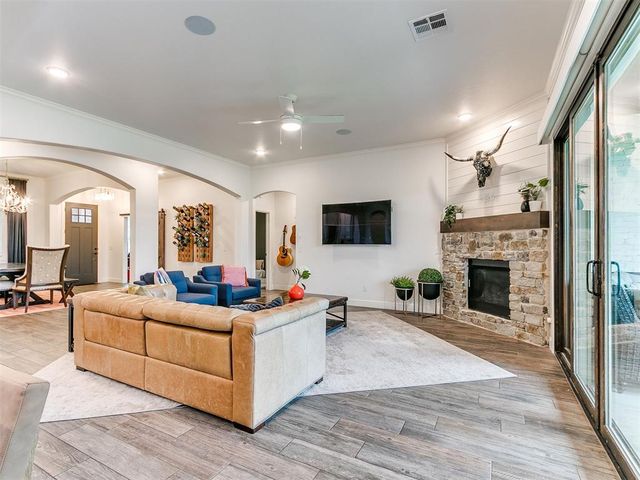 14816 Chambord Drive, Yukon, OK 73099