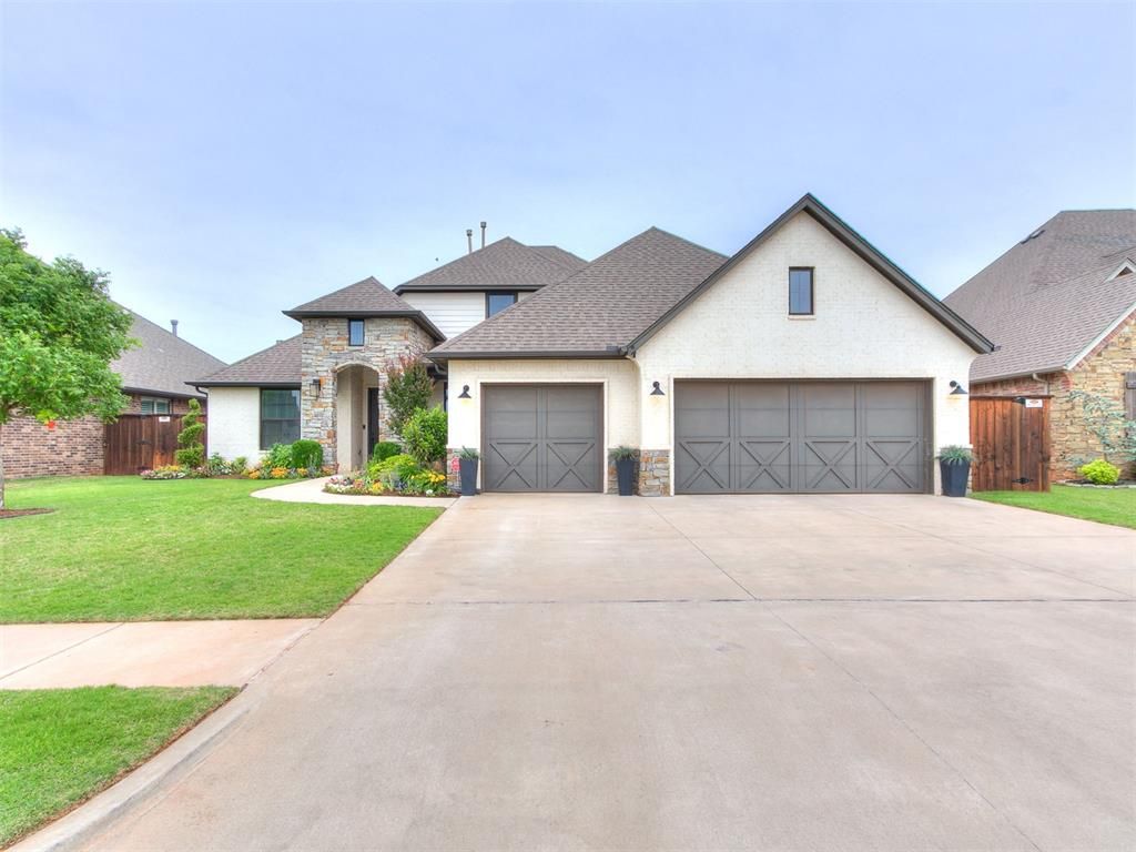14816 Chambord Drive, Yukon, OK 73099