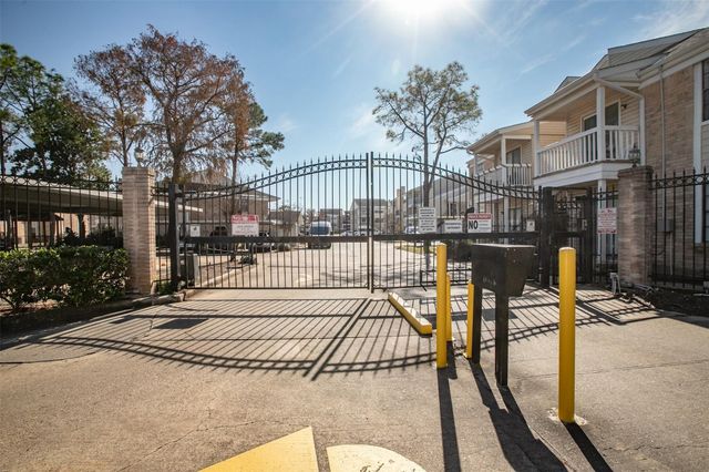 2750 Holly Hall Street 1213, Houston, TX 77054