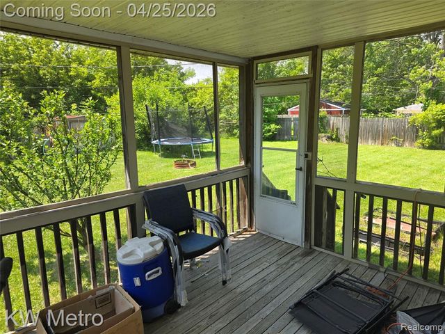 29827 Oakwood Street, Inkster, MI 48141