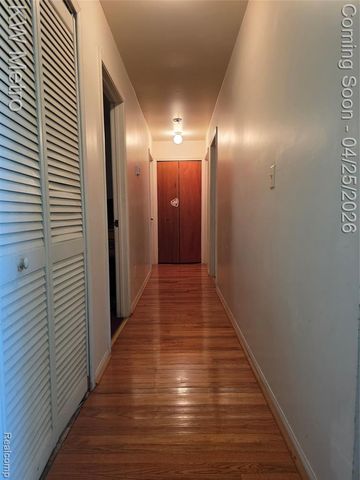 29827 Oakwood Street, Inkster, MI 48141