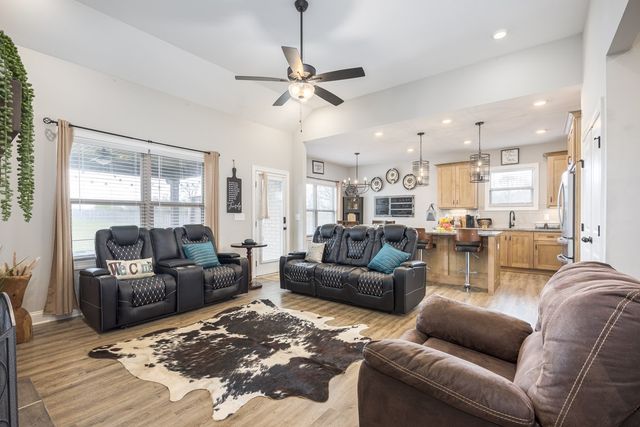 2743 W County Farm Rd, Springfield, TN 37172