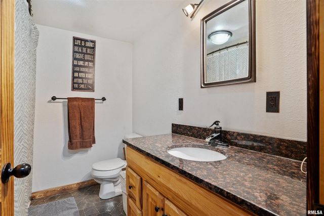 1374 290TH Avenue, Charlotte, IA 52731