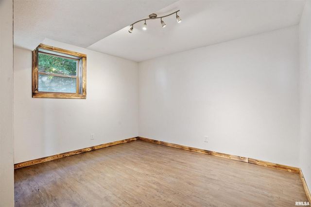 1374 290TH Avenue, Charlotte, IA 52731