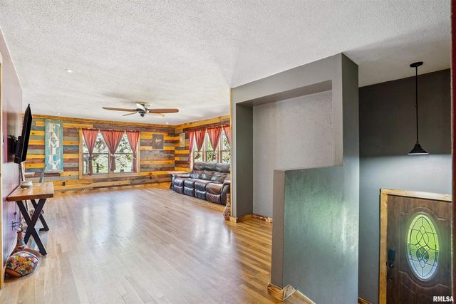 1374 290TH Avenue, Charlotte, IA 52731