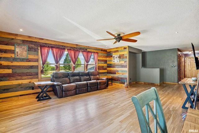 1374 290TH Avenue, Charlotte, IA 52731