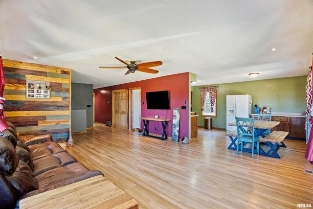 1374 290TH Avenue, Charlotte, IA 52731