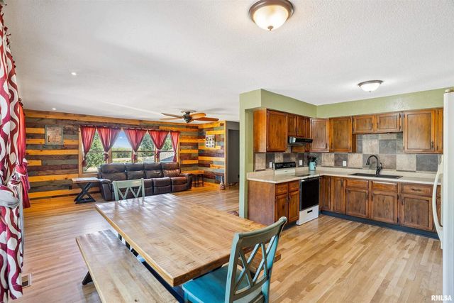 1374 290TH Avenue, Charlotte, IA 52731