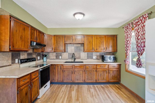 1374 290TH Avenue, Charlotte, IA 52731