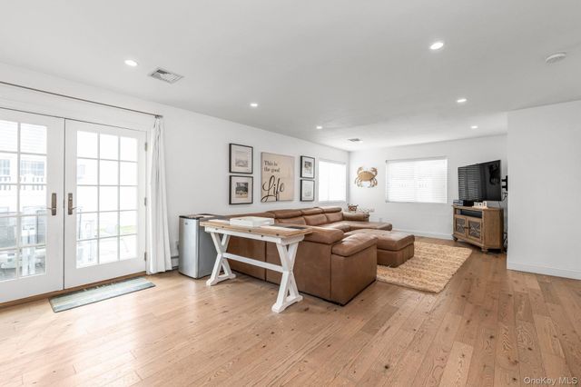 804 E Chester Street, Long Beach, NY 11561