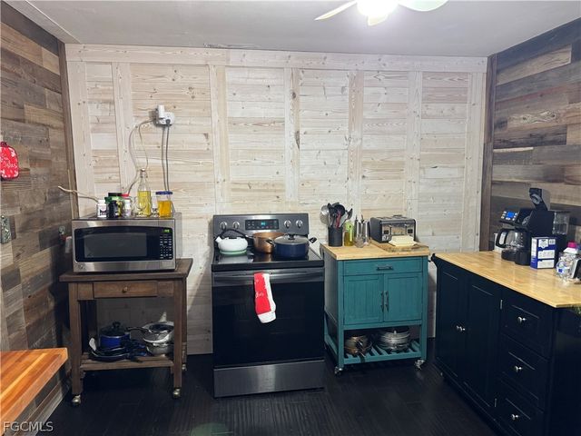 200 Riverview DR, Labelle, FL 33935