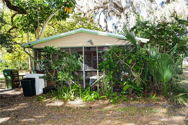 200 Riverview DR, Labelle, FL 33935