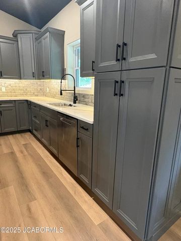 2017 GRAND POINT COURT, Jefferson City, MO 65109