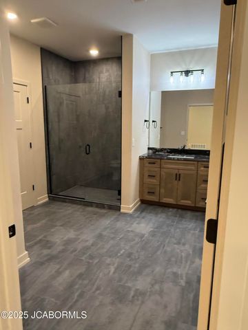 2017 GRAND POINT COURT, Jefferson City, MO 65109