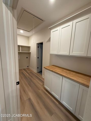 2017 GRAND POINT COURT, Jefferson City, MO 65109