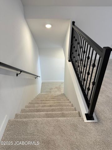 2017 GRAND POINT COURT, Jefferson City, MO 65109