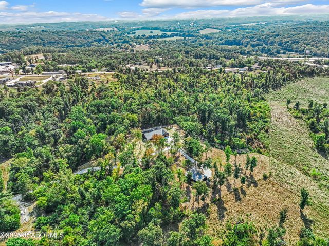 2017 GRAND POINT COURT, Jefferson City, MO 65109