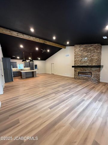 2017 GRAND POINT COURT, Jefferson City, MO 65109