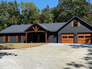 2017 GRAND POINT COURT, Jefferson City, MO 65109