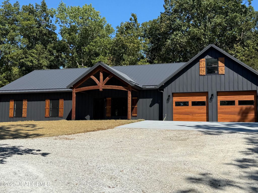 2017 GRAND POINT COURT, Jefferson City, MO 65109